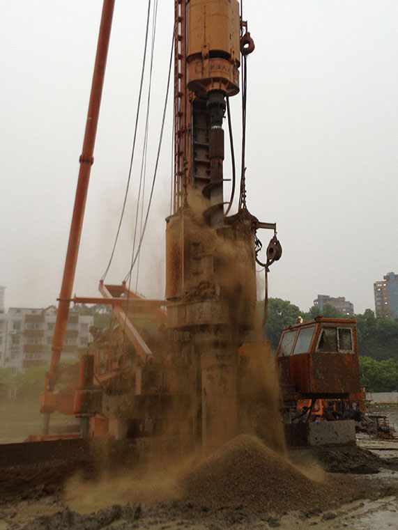 溫州瑞安陽光商住樓(潛孔錘鑿巖現(xiàn)場實(shí)況)